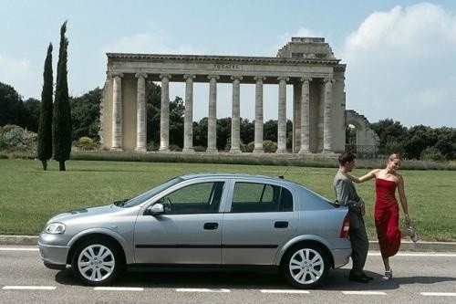 Fot. Opel: W segmencie aut kompaktowych najmniej kosztuje...