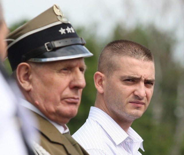 Pierwszy żołnierz NSR w regionie słupskim &#8211; Marcin Szmit (z prawej). 