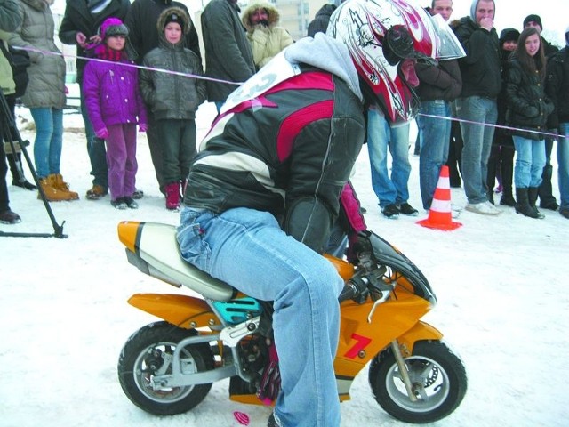 Na imprezie nie zabrakło nawet motoru, choć nie kojarzy się on z zimą