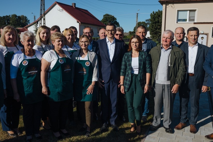 Premier Morawiecki na Podlasiu. Szef rządu odwiedził Spółdzielnie Mleczarską Mlekovita i spotkał się z rolnikami (zdjęcia)