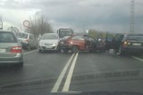 Wypadek na Autostradzie Poznańskiej w Szczecinie. Czołowe zderzenie. Są korki