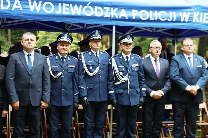 Uroczystości świętokrzyskiej policji na Wykusie. Odznaki „Ponurego”  dla bohaterów w mundurach