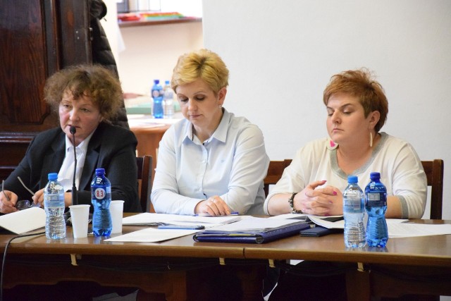 Od lewej: burmistrz Iwona Sobania, wiceburmistrz Renata Marzec, skarbnik Edyta Sztucka.
