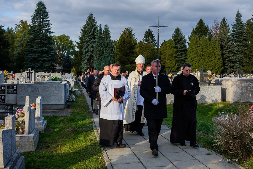 Tarnów. Pochówek dzieci utraconych na cmentarzu w Mościcach. Na nekropolii mają swoją mogiłę-pomnik [ZDJĘCIA]                    