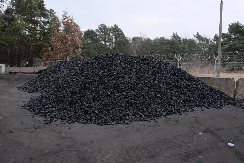Sklep PGG sprzedaje coraz więcej węgla, ale w woj. śląskim...