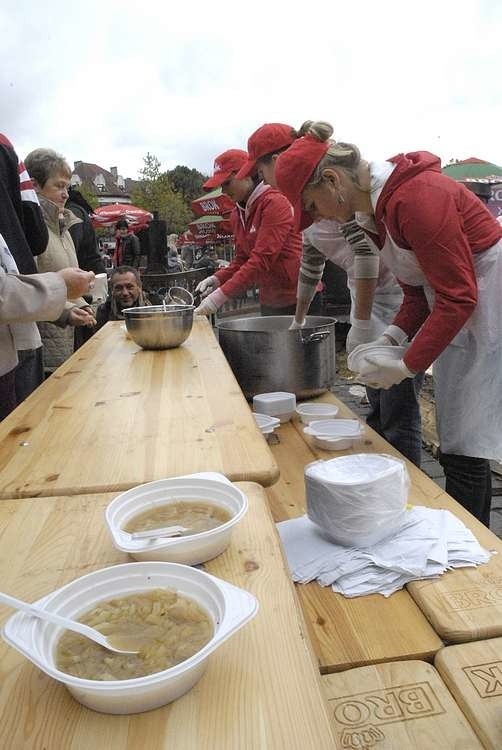 Na placu Zwyciestwa w Slupsku ugotowano najwiekszą zupe...