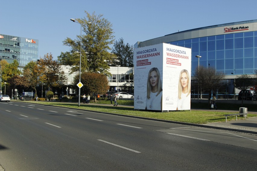 Wybory samorządowe 2018 w Małopolsce. Bitwa na plakaty, czyli wyborczy krajobraz Małopolski. Na kampanię nie szczędzą grosza