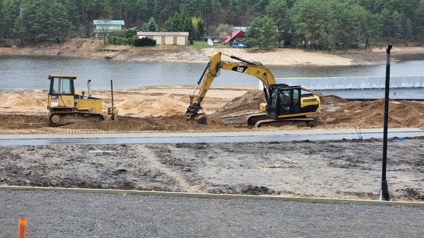 Minął rok od rozpoczęcia remontu zalewu Lubianka w Starachowicach. Trwają intensywne prace. Sporo już zrobiono. Zobacz zdjęcia