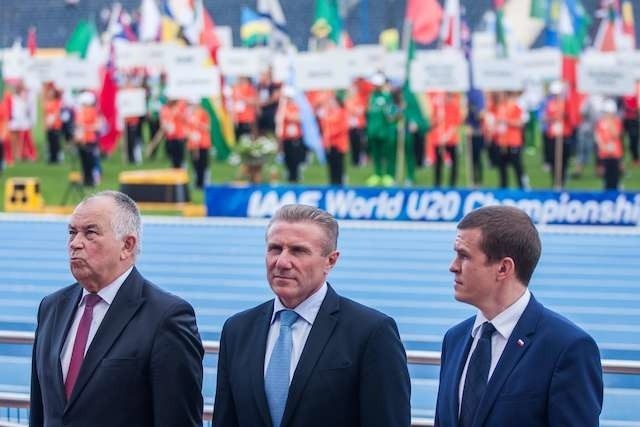 Od lewej podczas ceremonii otwarcia: Jerzy Skucha - prezes PZLA, Siergiej Bubka - wiceprezydent IAAF, Witold Bańka - minister sportu i turystyki