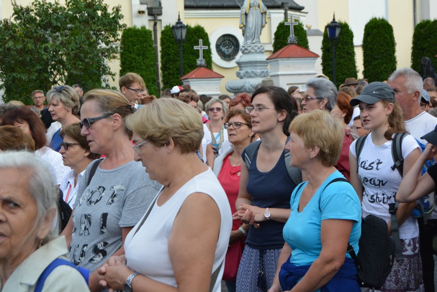 Ostrołęka: wyruszyła pielgrzymka na Jasną Górę [ZDJĘCIA+WIDEO]