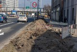 Remonty w Krakowie. Po drzewach na alei 29 Listopada nie ma już śladu, budowa postępuje. Jak i inne w mieście