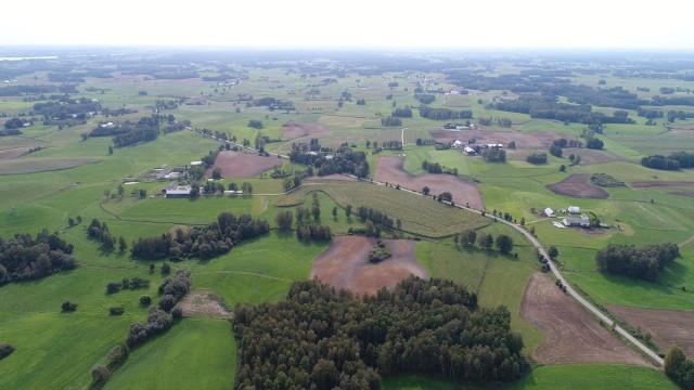 Gospodarstwa biorące udział w konkursie oglądaliśmy też z powietrza (na zdjęciu ujęcie z drona)