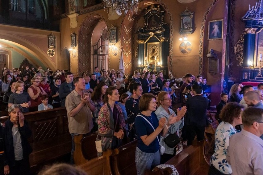 Wieliczka. Wyjątkowe „Solne Uwielbienie” w Sanktuarium Matki Bożej Łaskawej [ZDJĘCIA] 