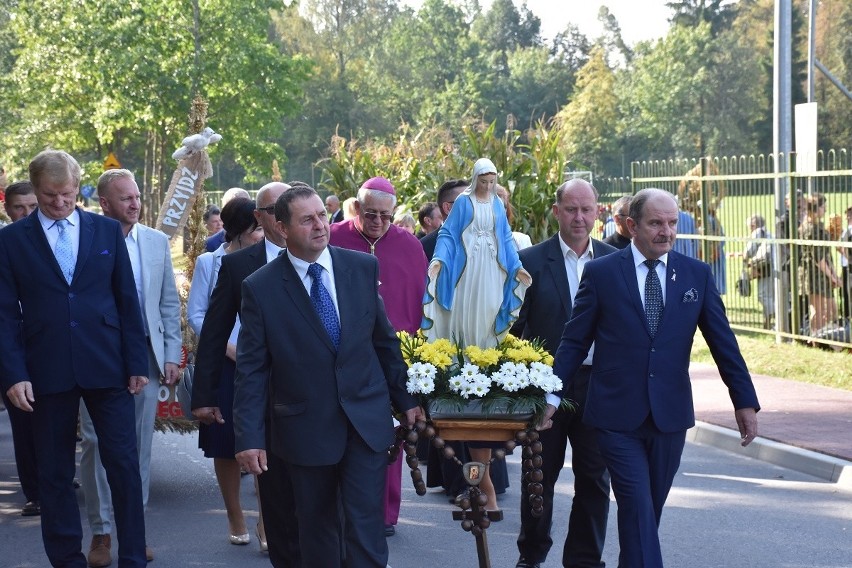 Dożynki w Gołdapi. Rolnicy dziękowali za plony w diecezji ełckiej (zdjęcia)