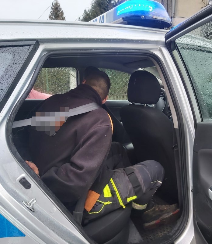 W samochodzie zatrzymanego 23-latka policjanci ujawnili...