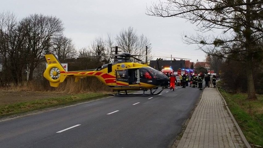 Wypadek w Prószkowie. Volkswagen passat wjechał do rowu i...