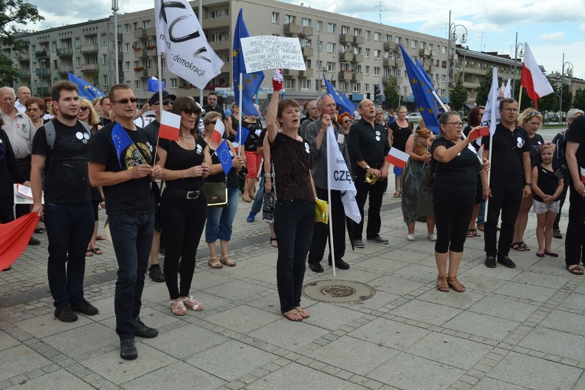 Czarny marsz KOD w Częstochowie