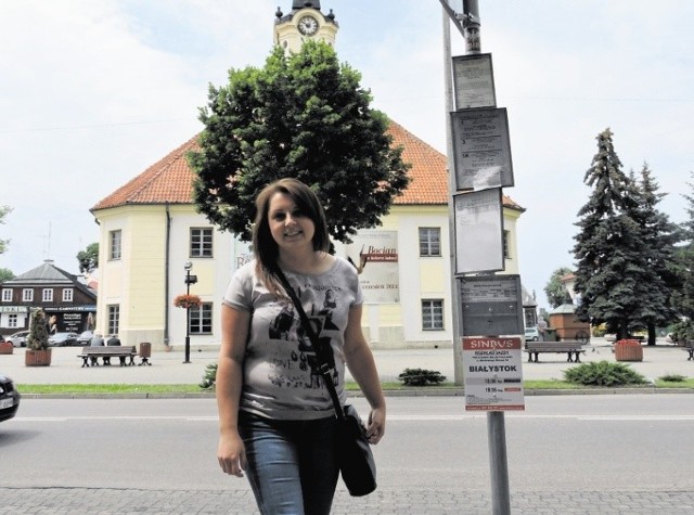 Ewa Zalewska żałuje, że na tym przystanku nie będą się zatrzymywać autobusy dalekobieżne