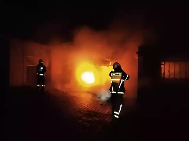 W akcji gaśniczej uczestniczyło dziewięć zastępów strażaków.
