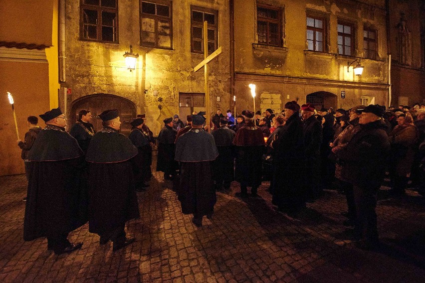 Procesja drogi krzyżowej po Starym Mieście w Lublinie (ZDJĘCIA)