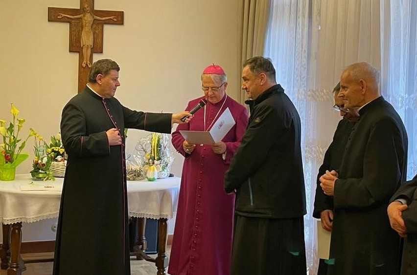 Biskup kielecki Jan Piotrowski mianował nowych kanoników do...