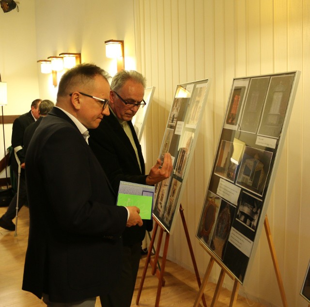 Do 6 maja w Wąbrzeskim Domu Kultury można oglądać wystawę fotograficzną poświęconą wąbrzeskiemu Sanktuarium. Autorami zdjęć są Wiesław Duma, ks. Jan Kalinowska i ks. Paweł Dąbrowski. Wernisażowi towarzyszyła prelekcja Pawła Beckera. Natomiast ks. Jan Kalinowski opowiedział o przeprowadzonych pracach remontowych. Jedną z ważniejszych zmian była wymiana dachówki i odnowienie krzyża na wysokiej wieży. 