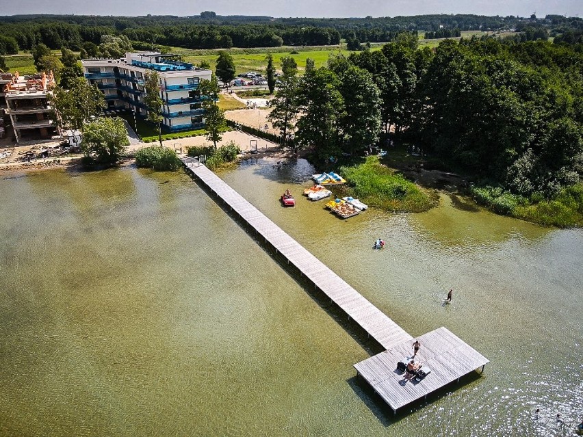 Plaże i pomosty z zakazami wstępu w Boszkowie. Nad jeziorem Dominickim nie brakuje takich miejsc [ZDJĘCIA]