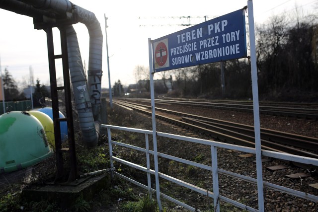 Teraz mieszkańcy m.in. osiedla Żabiniec narażają się na niebezpieczeństwo, przechodząc przez tory