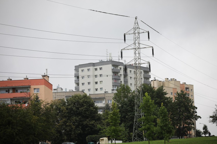 Kraków. Awantura o anteny telekomunikacyjne. Część mieszkańców zarzuca spółdzielni, że chce zarabiać kosztem ich zdrowia