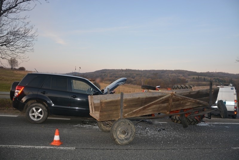 W miejscowości Iwla, w powiecie krośnieńskim, ciągnik...