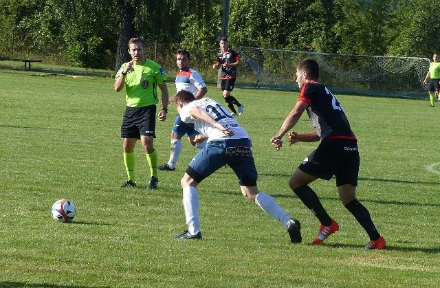 Jakub Olearczyk (z numerem 10) zagra w GKS Nowiny. 