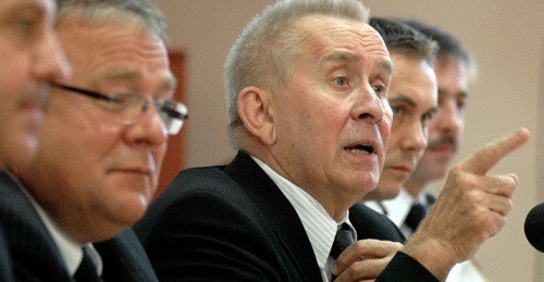 Minister sprawiedliwości Andrzej Czuma w Kołobrzegu. obok niego po lewej prezydent Janusz Gromek. 