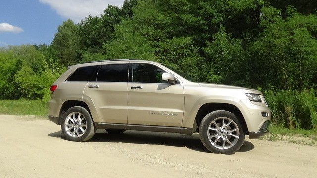 Jeep Grand Cherokee został dobrze przygotowany do wypraw w...