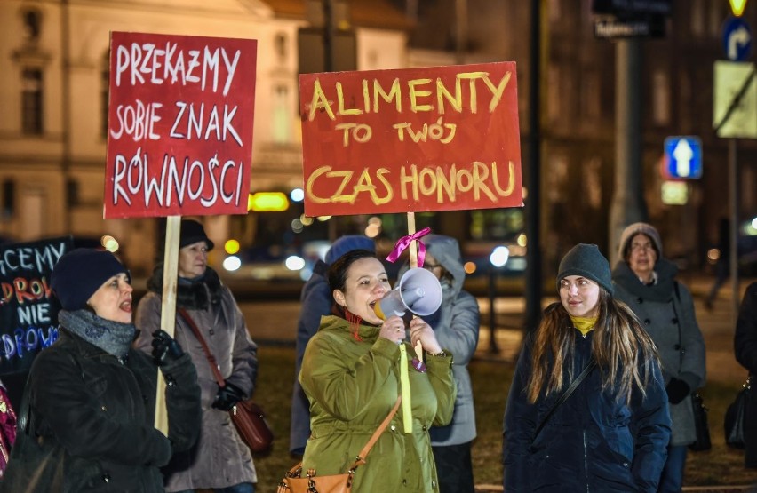 - 100 lat temu kobiety w Polsce uzyskały prawa wyborcze....