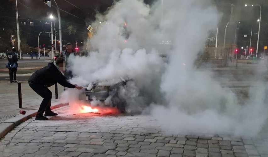 Pożar skody przy Dworcu Świebodzkim we Wrocławiu....