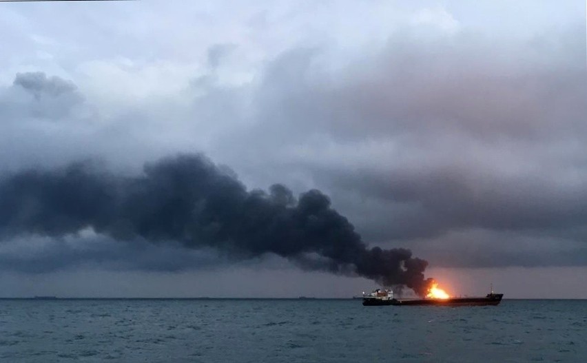 Pożary statków w Cieśninie Kerczeńskiej. Zginęło co najmniej 9 osób [WIDEO] [ZDJĘCIA]