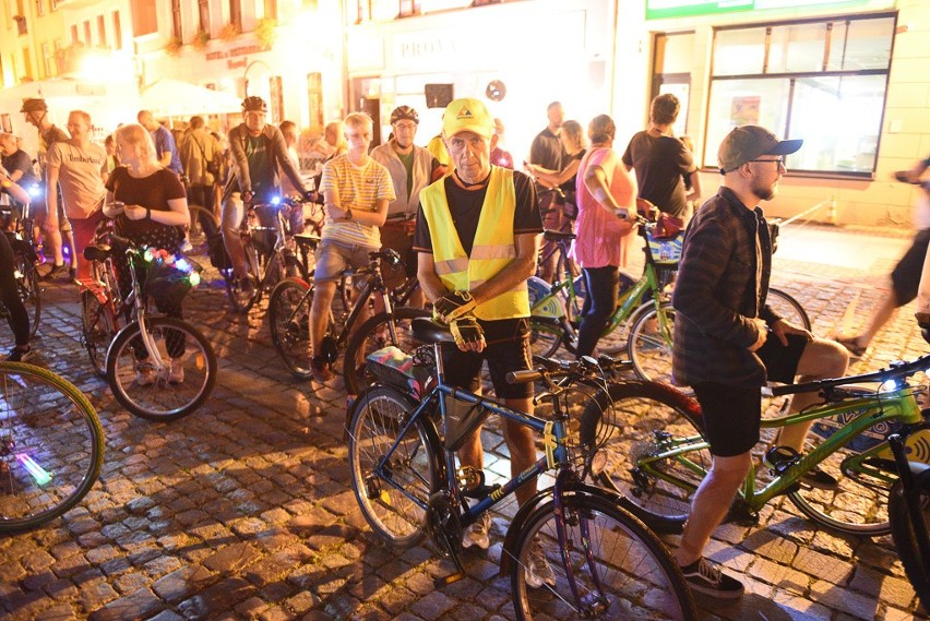 W sobotni wieczór ulicami Torunia przejechała Świetlna...