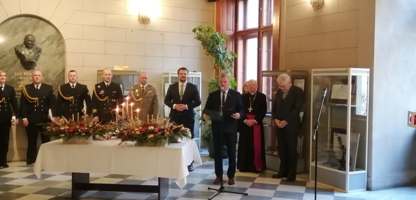 Kraków. Opłatek w radzie miasta. Abp Jędraszewski mówi o wydłubanych oczach ikon w Syrii 