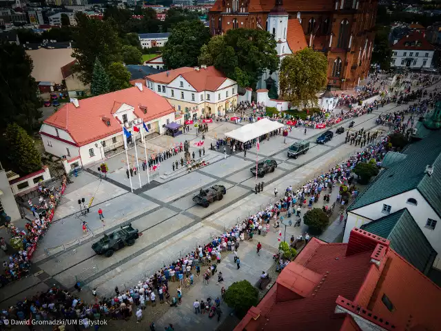 Na wspólne obchody Święta Wojska Polskiego zapraszają: prezydent Tadeusz Truskolaski, dowódca garnizonu Białystok, który jest jednocześnie Dowódcą 18. Białostockiego Pułku Rozpoznawczego, płk Paweł Lachowski, wojewodą podlaski Bohdan Paszkowski i marszałkiem województwa podlaskiego Artur Kosicki