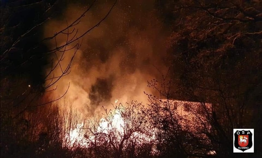 Pożar budynku gospodarczego w gminie Bobolice [zdjęcia]