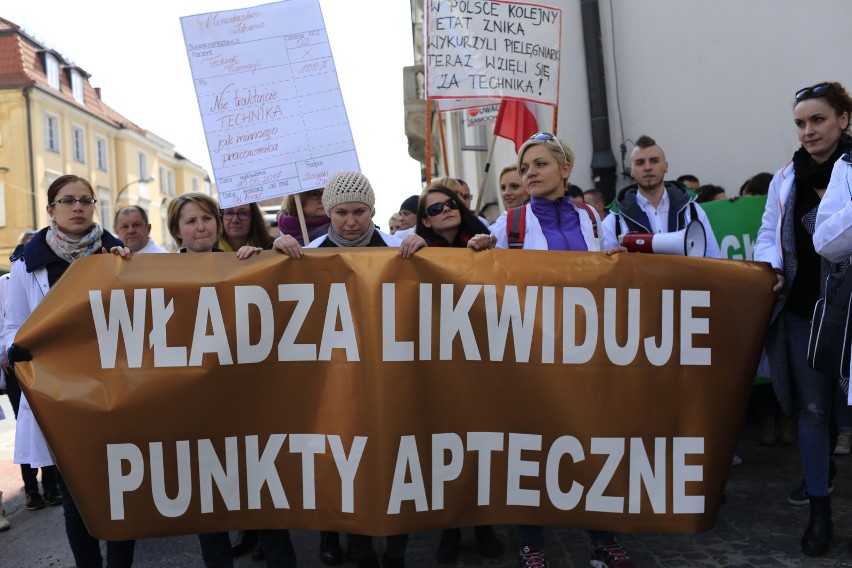 Apteki dla aptekarzy. Prezydent Andrzej Duda podpisał kontrowersyjną ustawę