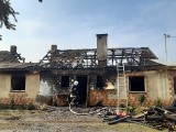 W Sośnicy w powiecie jarosławskim spalił się dom strażaka z OSP. Potrzebna jest pomoc [ZDJĘCIA]