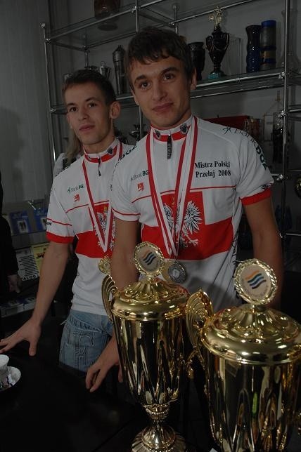 Paweł Szczepaniak (z prawej) wrócił z Belgii ze srebrnym medalem młodzieżowych ME. Jego brat Kacper (z lewej) był czwarty.