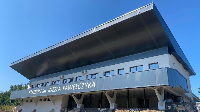 Tak prezentuje się nowy budynek klubowy i zaplecze czeladzkiegi stadionu. Trwa budowa bieżni oraz części trybun Zobacz kolejne zdjęcia/plansze. Przesuwaj zdjęcia w prawo - naciśnij strzałkę lub przycisk NASTĘPNE