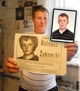 Mateusz z Ujazdowa zaginął blisko osiem lat temu. "Nie poddam się, póki nie znajdę syna"