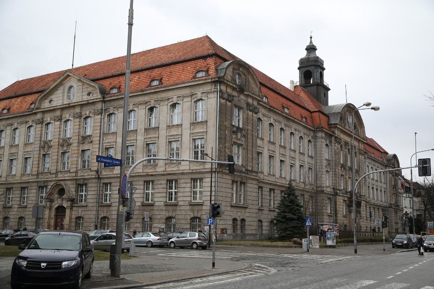 Orange sprzedaje zabytkowy budynek przy Powstańców Śląskich. Będą mieszkania czy hotel?