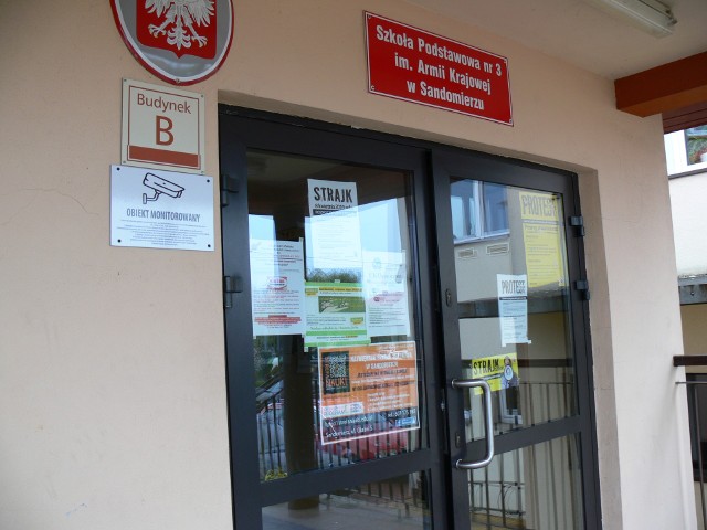 Szkoła Podstawowa numer 3 z oddziałami gimnazjalnymi jest jedną z 20 placówek strajkujących w Sandomierzu.