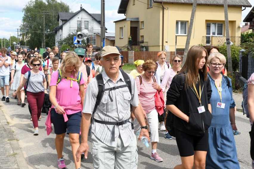 Pielgrzymka na Jasną Górę wyruszyła z Końskich. Zobacz zdjęcia