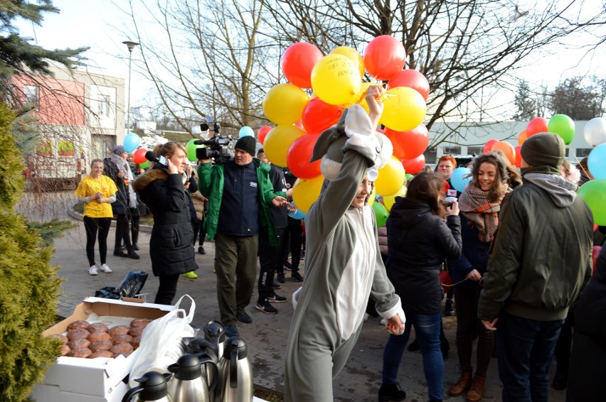 Balony z marzeniami odleciały w niebo. Fundacja "Pomóż Im" świętuje Dzień Dziecka z Chorobą Nowotworową [galeria]