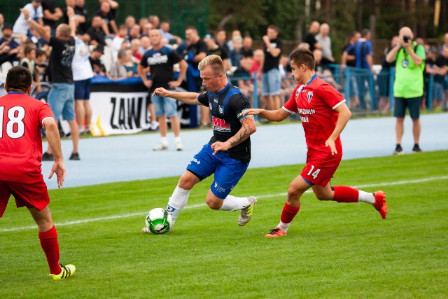 Beniaminek IV ligi Zawisza Bydgoszcz zaliczył podwójny falstart. Po 0:1 z Lechem Rypin podopieczni Jacka Łukomskiego przegrali na Sielskiej 0:2 z Pomorzaninem Toruń. Obydwa gole strzelił Łukasz Witucki (25, 63).Pierwotnie mecz miał się odbyć w Toruniu, ale na prośbę torunian został przeniesiony na Sielską w Fordonie (gospodarzem był Pomorzanin).Po trzech kolejkach Zawisza (dwa mecze) jest jedynym zespołem w IV lidze bez punktu i strzelonego gola.ZOBACZ ZDJĘCIA Z NIEDZIELNEGO MECZU ZAWISZY >>>>>